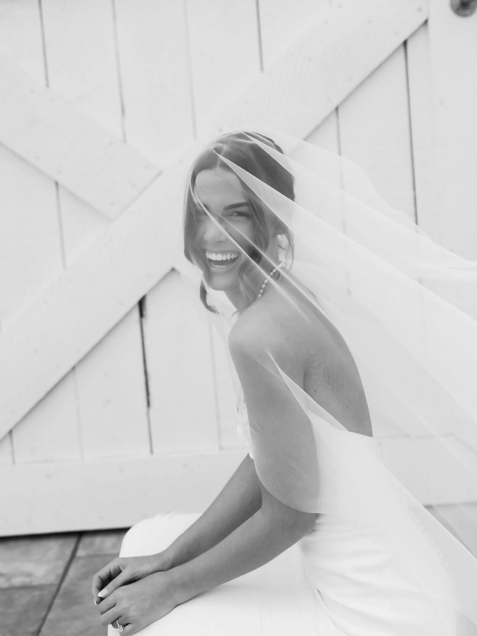 It&rsquo;s giving bride.
It&rsquo;s giving elation.
It&rsquo;s giving iconic.
It&rsquo;s giving Nancy Meyers rom-com.

Tell us what else is it&rsquo;s giving.

&bull;&bull;&bull;
📸- @emilyybrookephoto
CC  Bride- @_jennasites

#itsgiving #nancymeyers