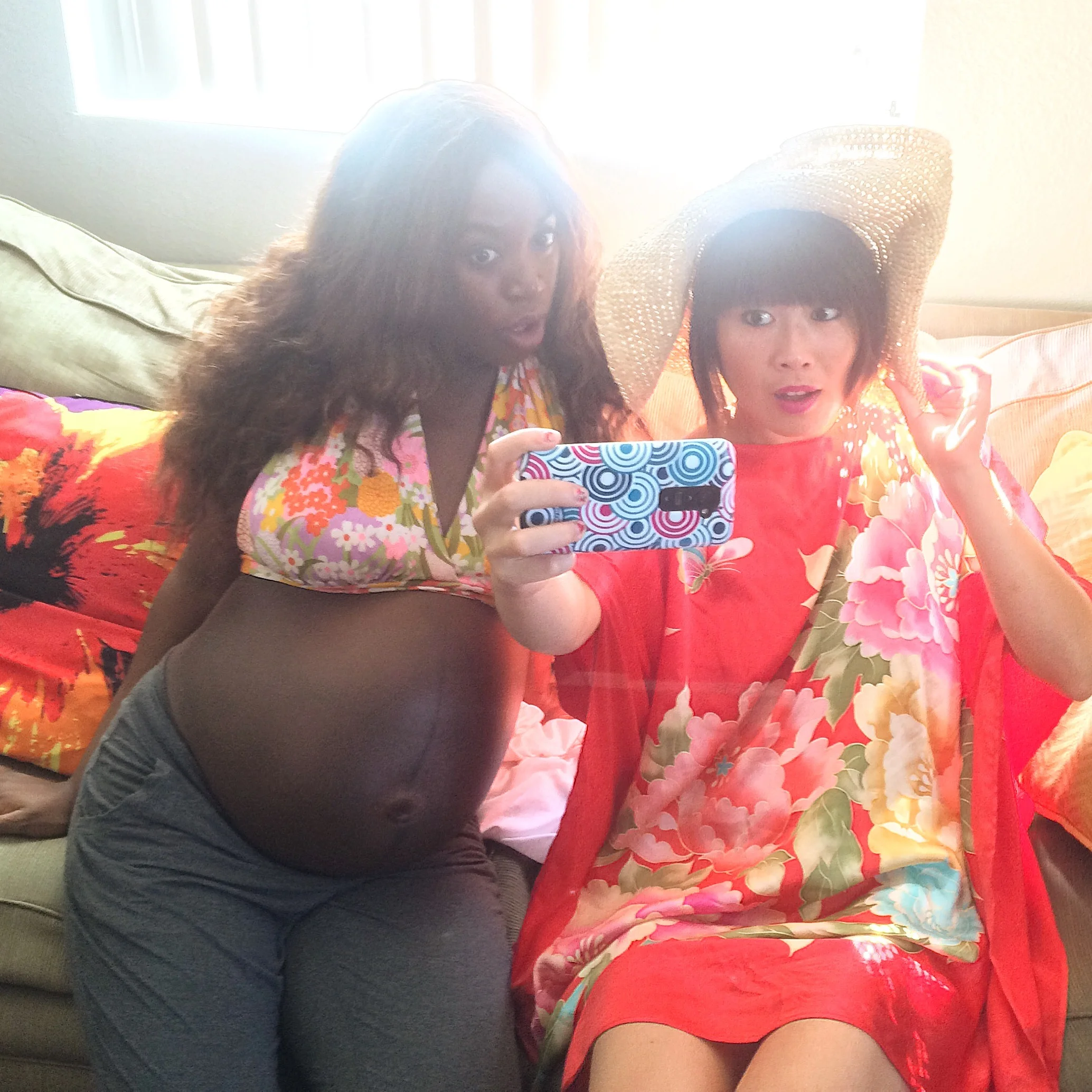 "DOES THIS SELFIE MAKE ME LOOK PREGNANT?"