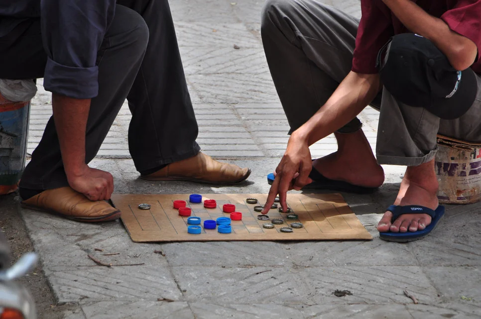Hands_Checkers_Web_082015.jpg