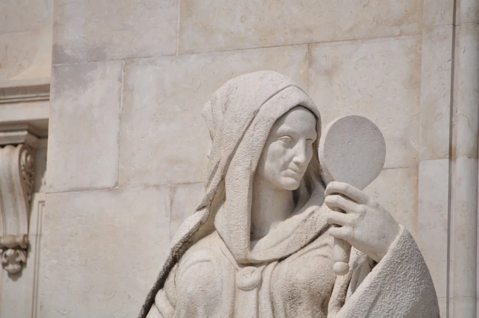 Hands_StatueWithMirror_Web_082015.jpg