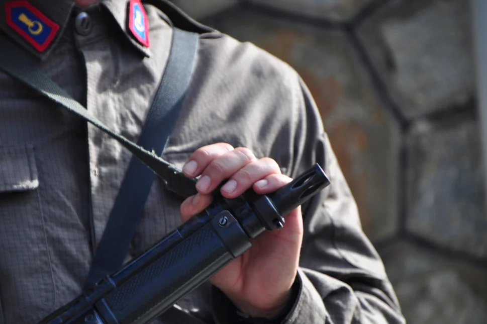 Hands_SoldierOnRifle_Web_082015.jpg