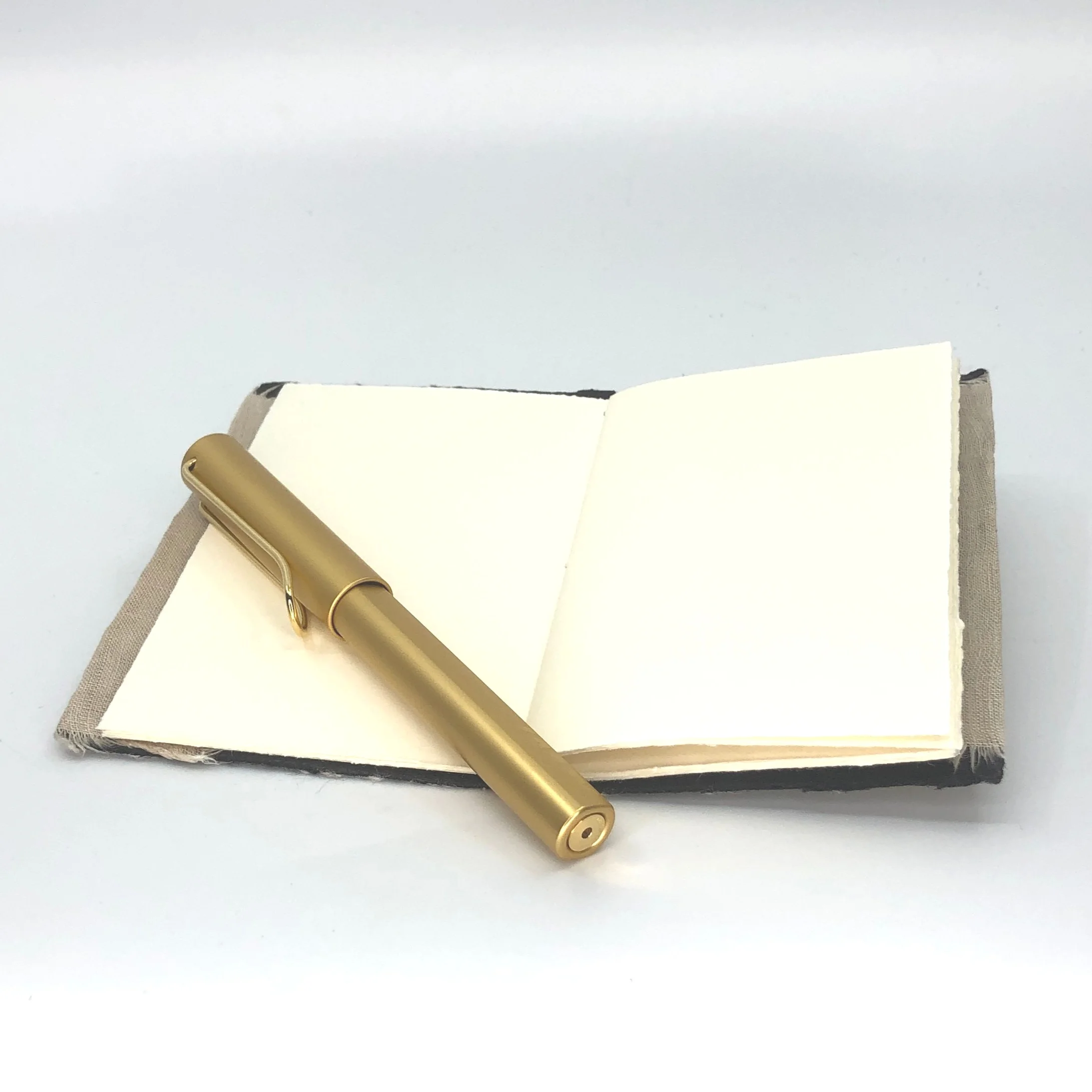 Kata+Golda+and+Gold+Lamy.jpg