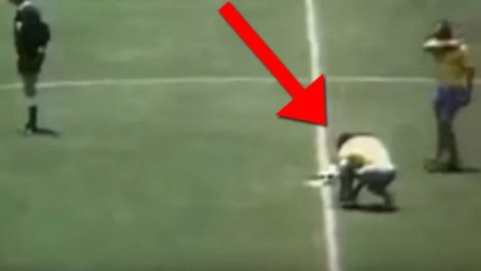 Pele Earned US$120,000 For Tying His Boots