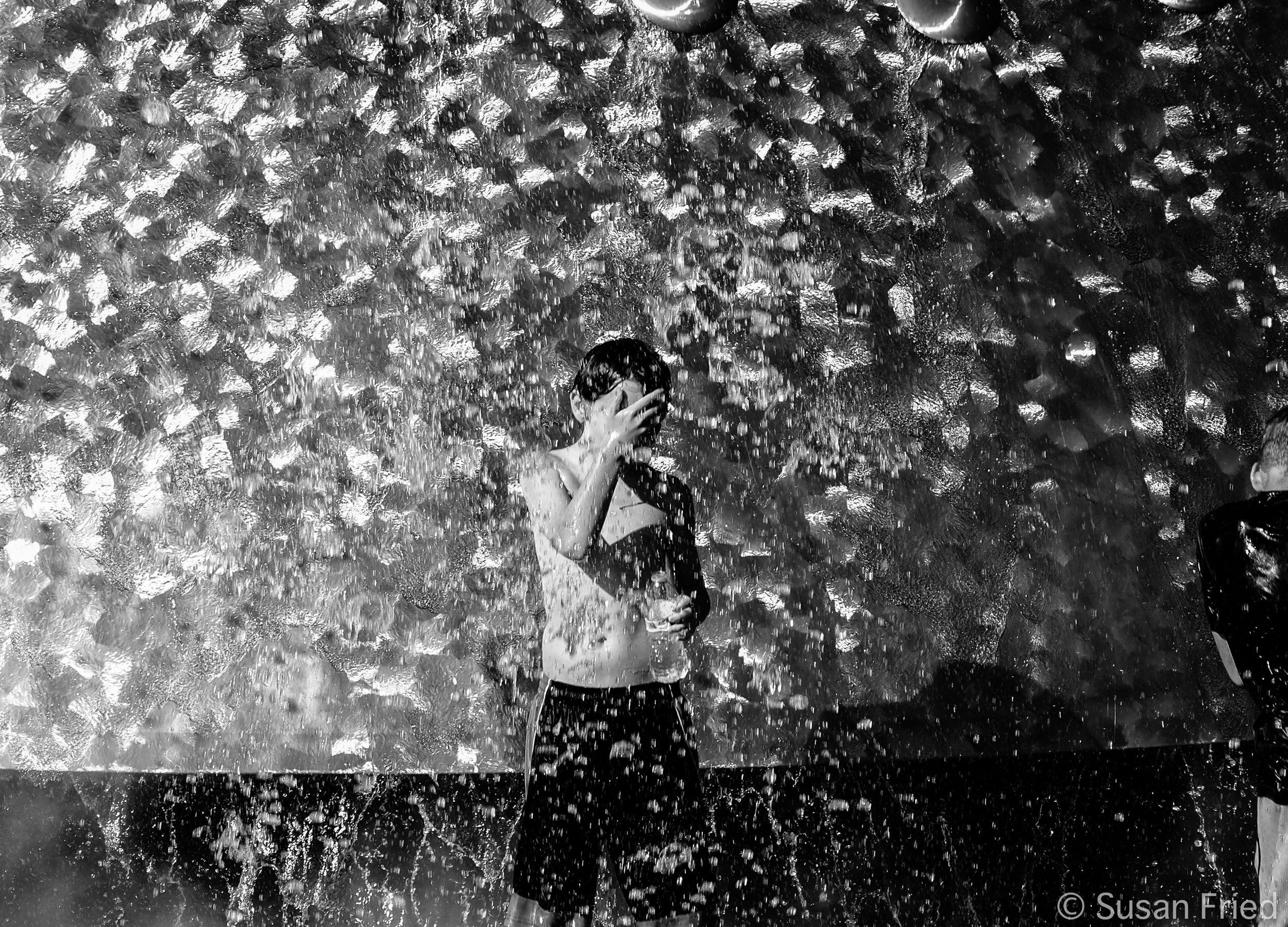 Fountain at Seattle b&w horizontal.jpg