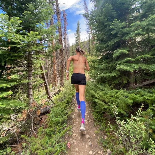 Basit needed some motivation to get through our 10mi run yesterday, so I brought my A game! 🏃&zwj;♀️ 🏃🏽 🏔 ⁣
⁣
⁣
#jaxit #runhappy #runwild #runmotivation #brooksoffroadrunners #runfree #funrun #motivate #mountainrunner #milesofsmiles #trailrunners