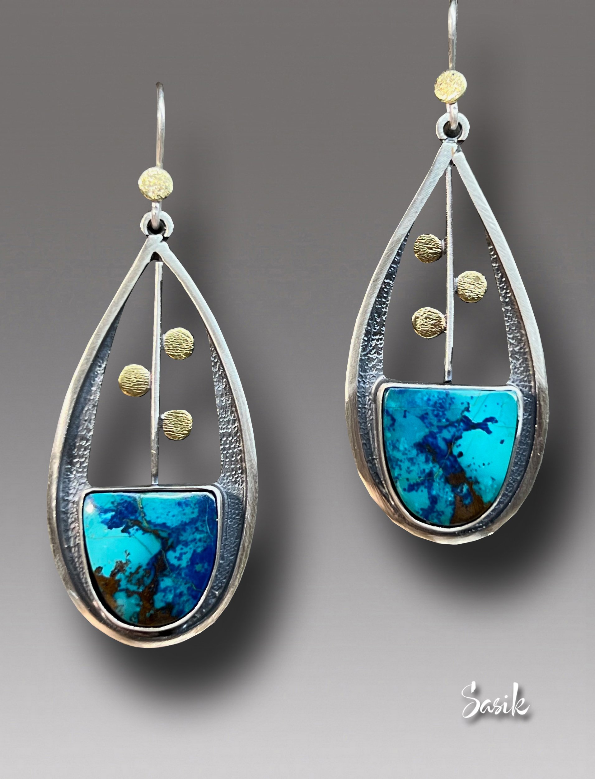 CHRYSOEARRINGSHOO SASIK_edited-1.jpg