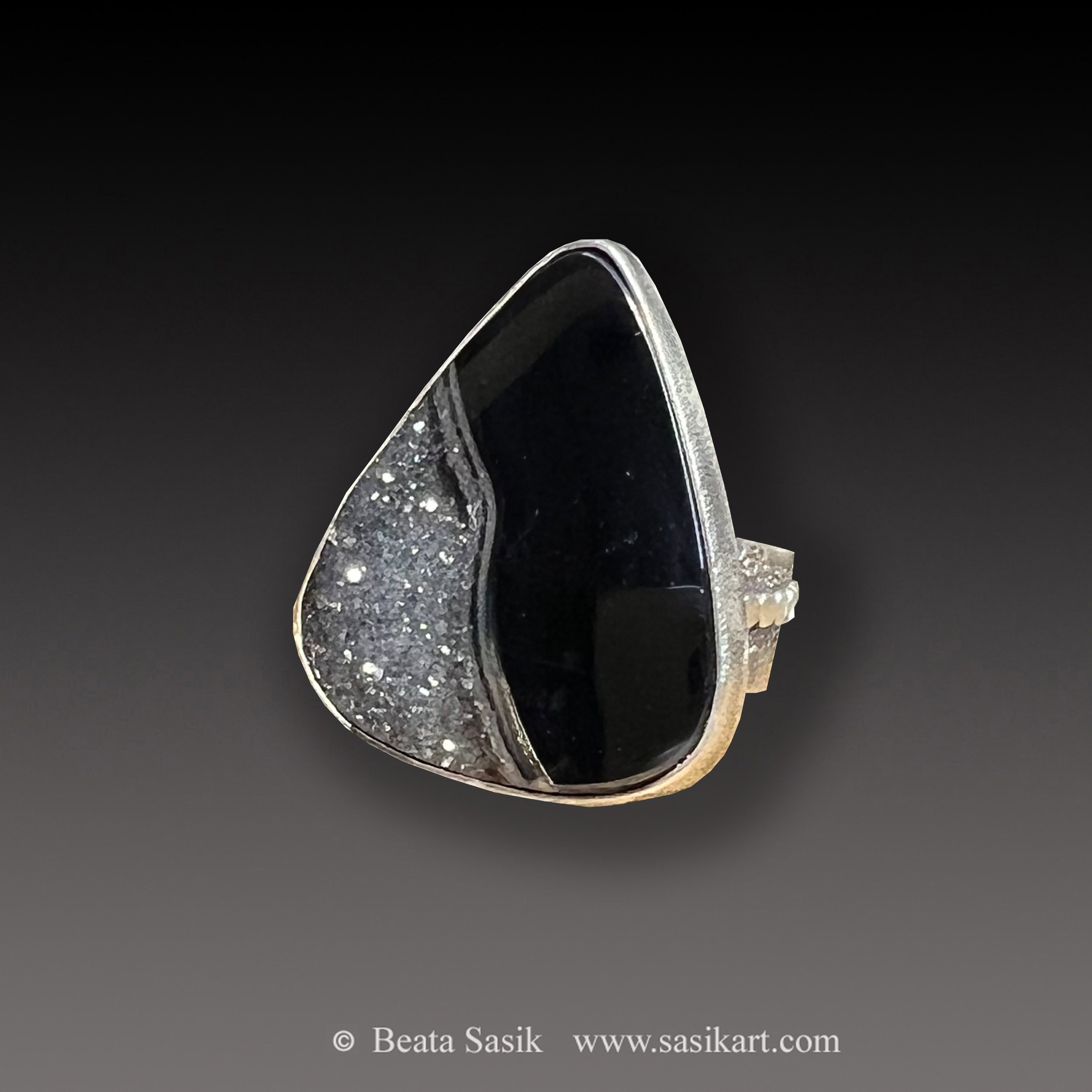 BLACK DRUZY EINNG SASIK.jpg