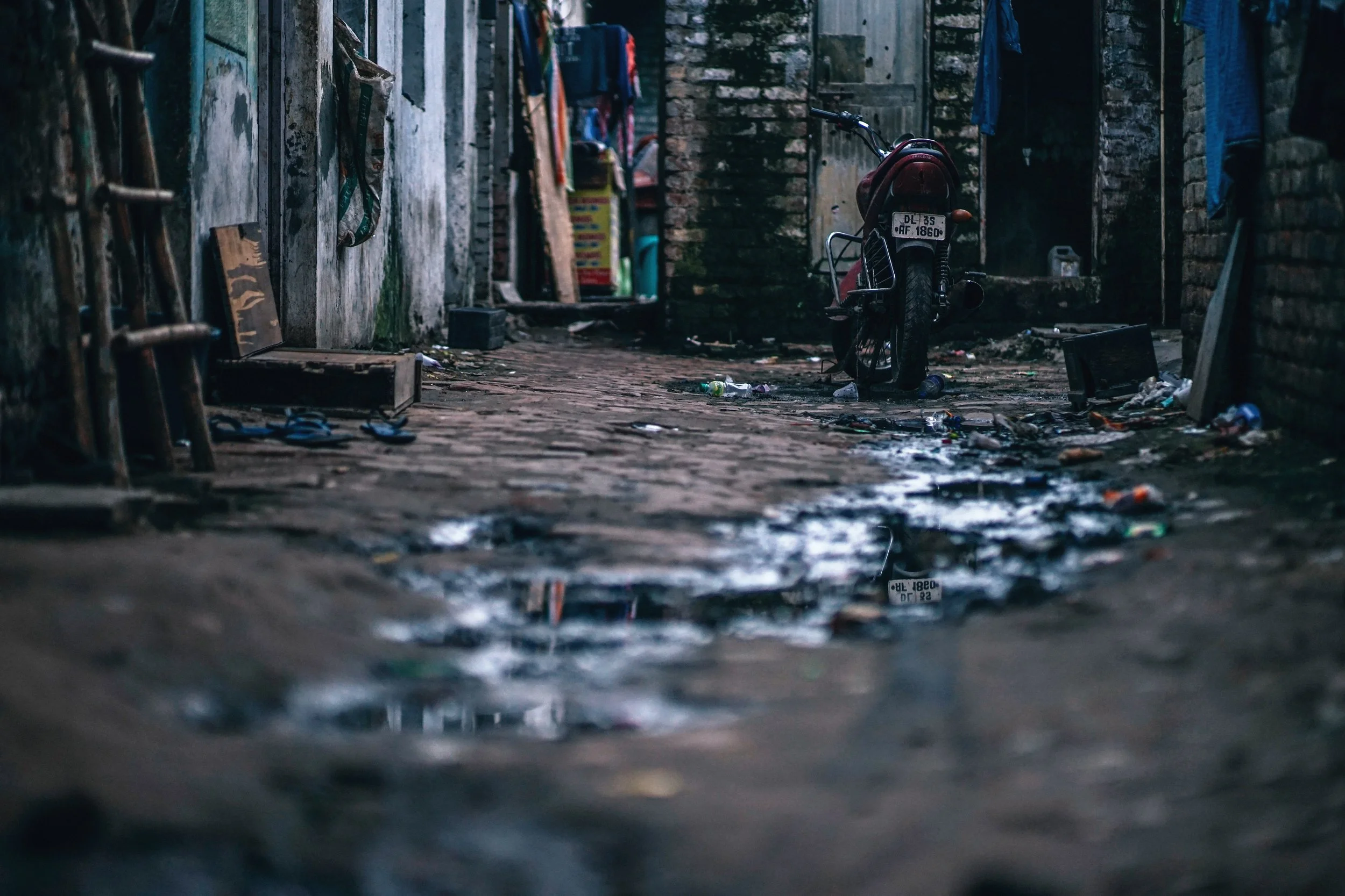 alley-architecture-city-917372.jpg