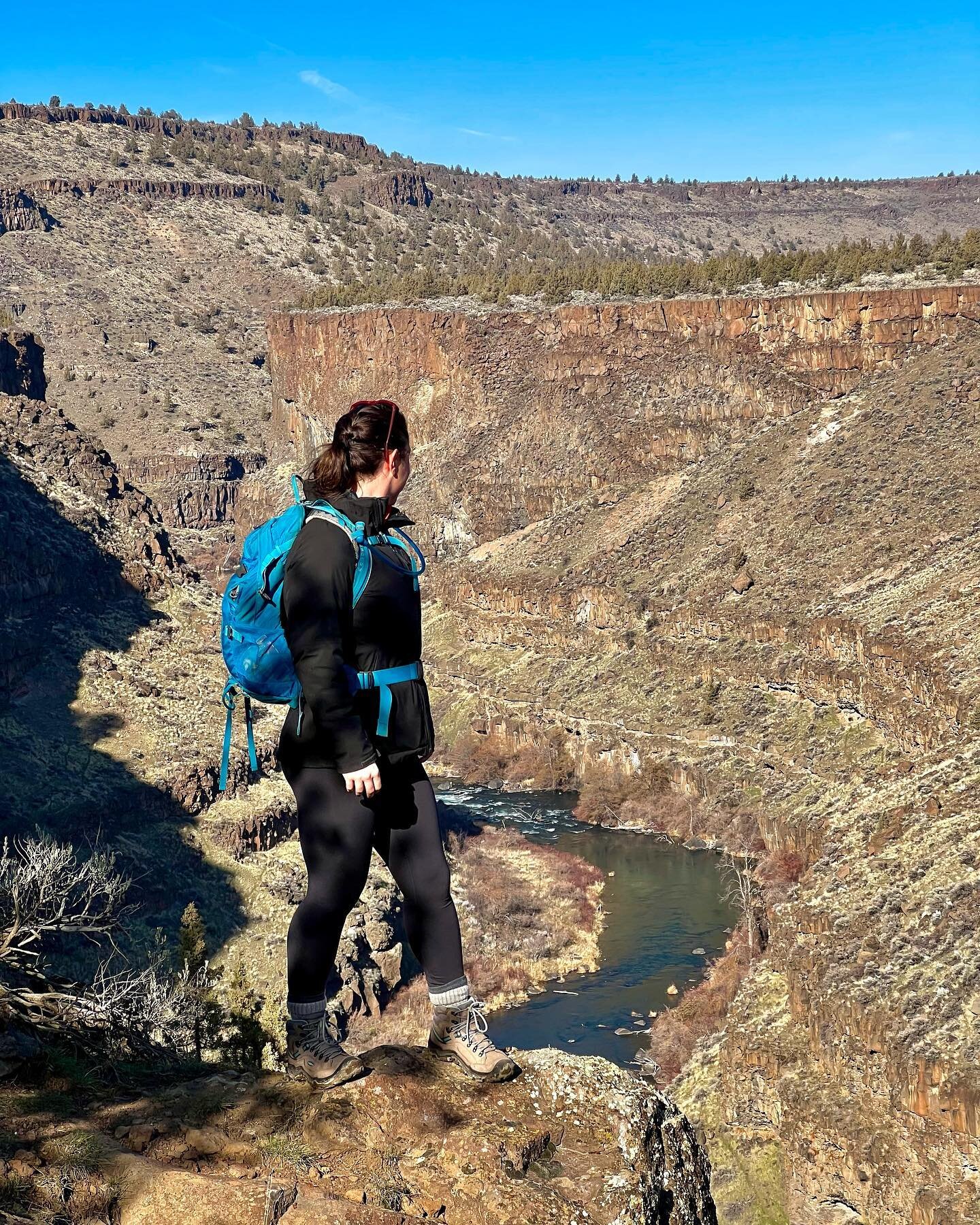 This one is for the parents. There were some mighty fine views on this hike. Getting to the best of them required a little tip toe on to cliff hanging rocks of questionable stability 😆

#hiking #explore #adventure #cliffhanger #wanderlust #oregon #c