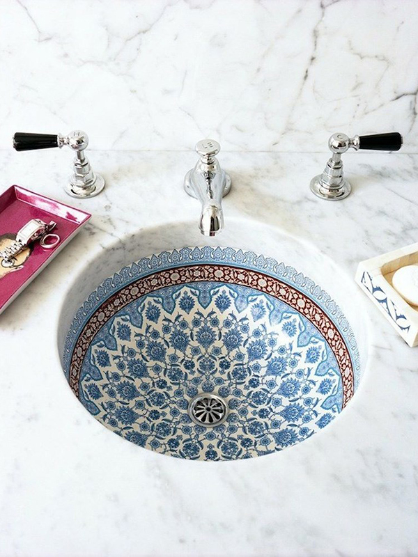 Nobody wants to see your food bits stuck in the basin - get one that rinses clean