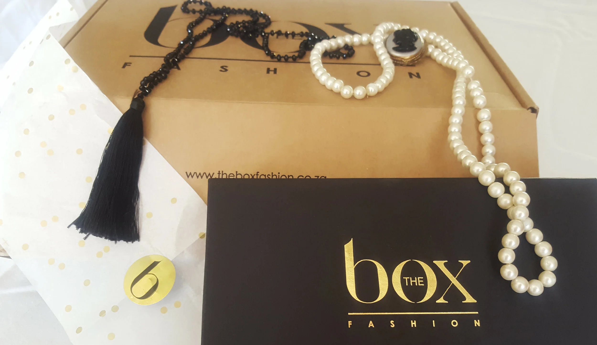 Tassels & Tigers Interiors Lifestyle Blog unboxes a box from The Box Fashion!