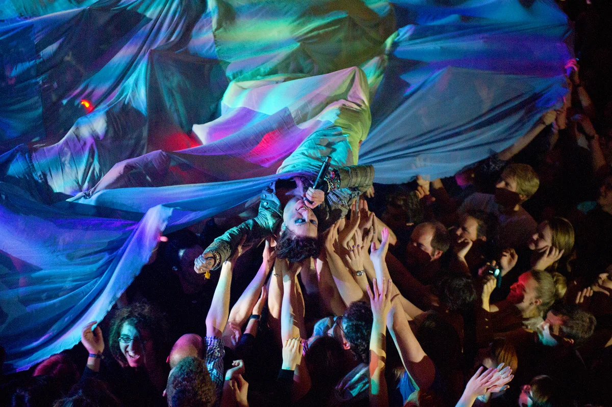 amanda_palmer_and_the_grand_theft_orchestra05_website_image_gyjq_wuxga.jpg
