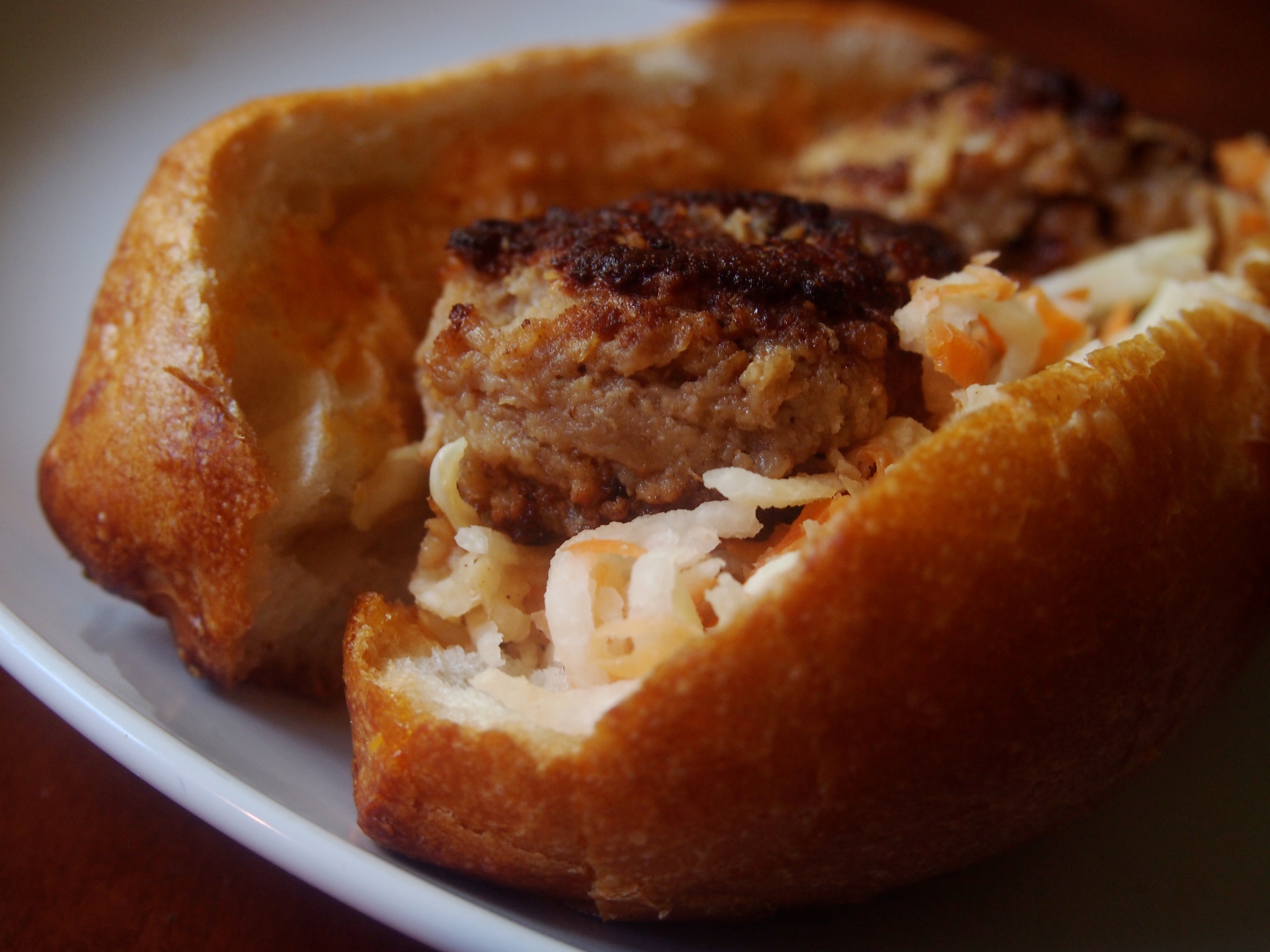 I, too, would like to lay on that bed of baguette and slaw.