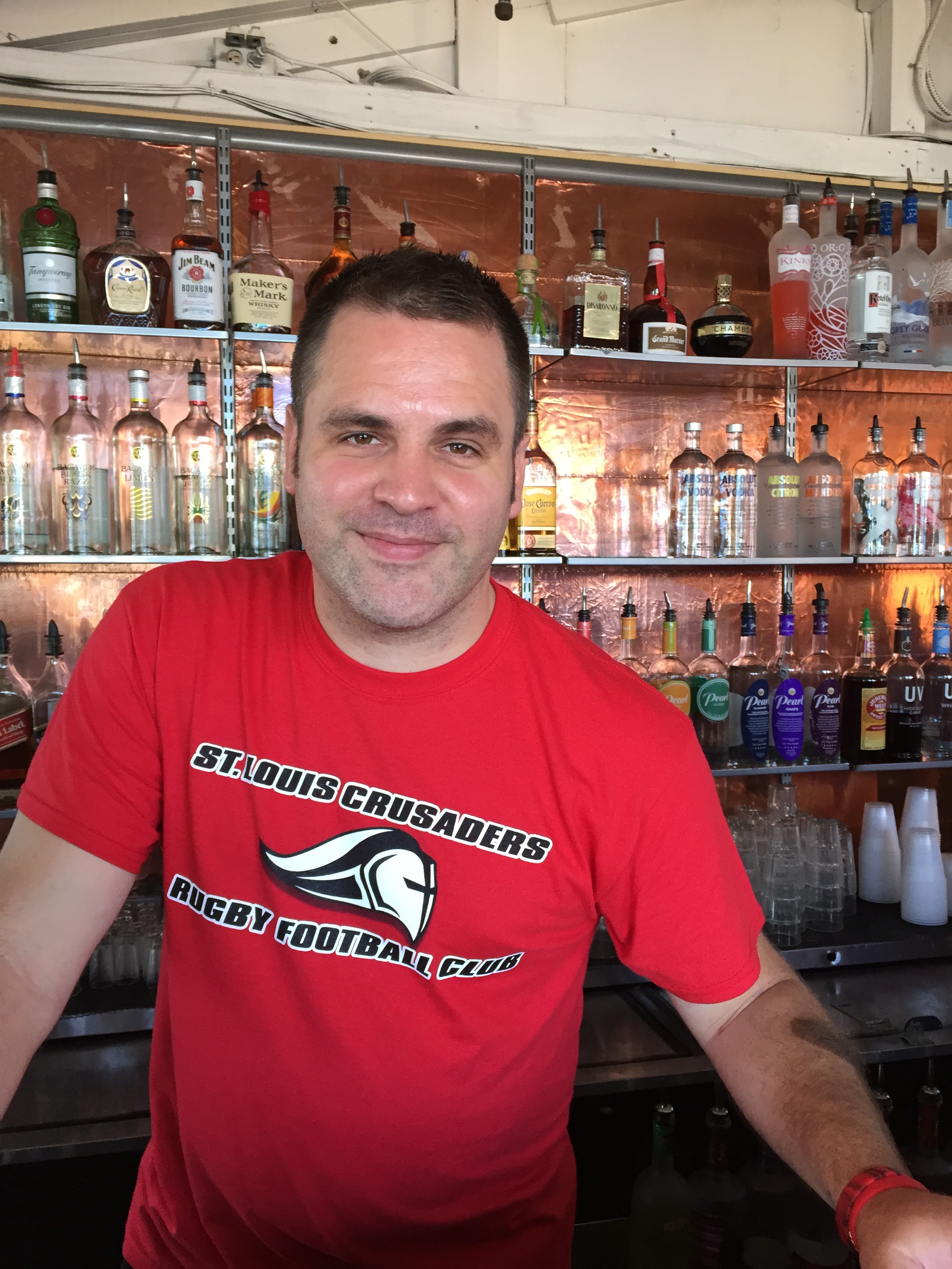 Jaakan working behind the bar