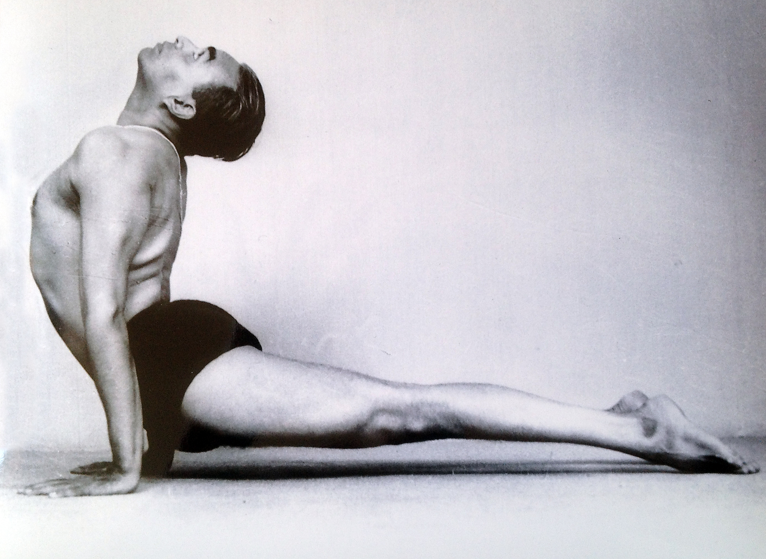 Radiant Poses: Iyengar Yoga's Approach to Inner and Outer Glow | by  Abhishek Pokhriyal | Medium