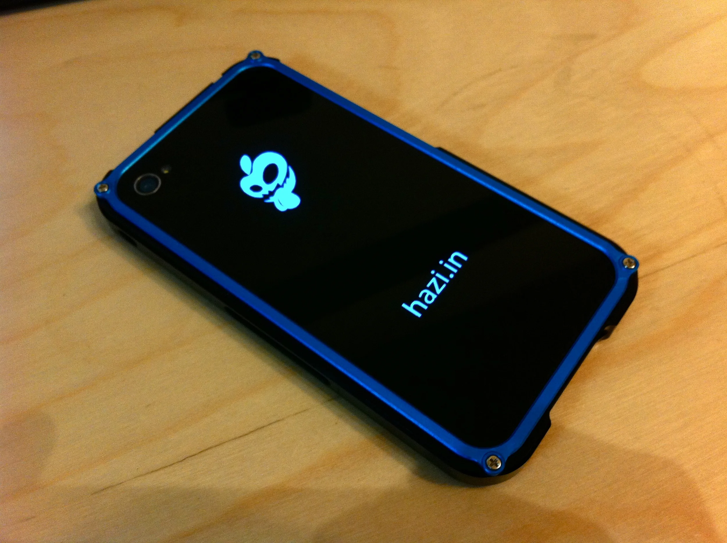 ステマ Iphoneの背面を光らせて オリジナルiphoneに Hazi