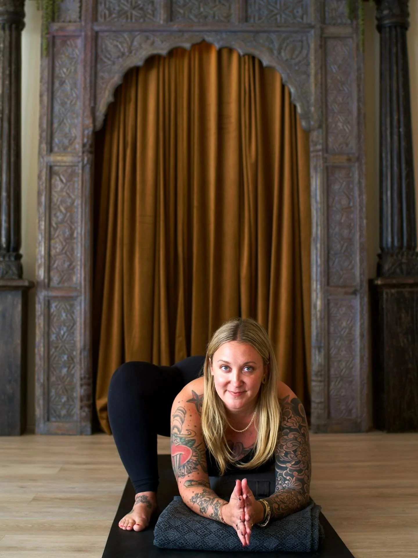 A whole weekend of yin and restorative yoga with @flowwithlo ?? 🫠🫠 need we say more?

Happening this weekend!
Friday 5:30-9:30
Saturday 10-7
Sunday 10-7 

Through shared experience and lecture, this immersion will dive into the differences and cros