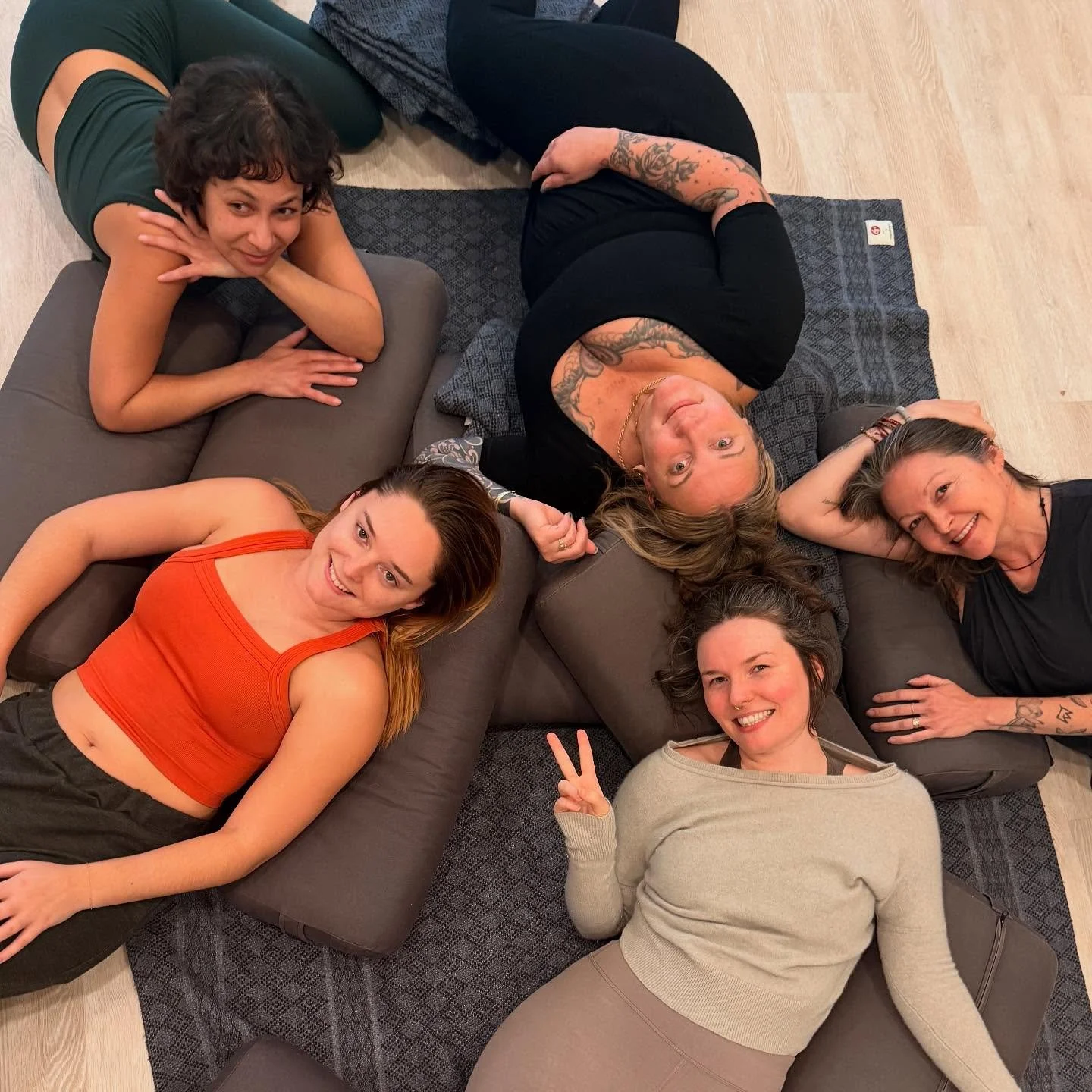 Ending our 3 day Yin + Restorative Immersion in a puddle of gratitude. 

Thank you @flowwithlo for the nervous system reset!
