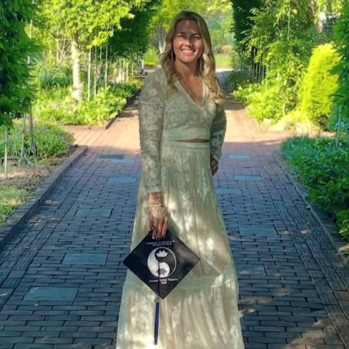 Please help us congratulate @hardeyblooms and @oliviayohai for graduating with their Masters in Acupuncture with a Specialization in Chinese Herbal Medicine this past week!!! We are so proud of all their hard work and dedication. 🎉💐✨