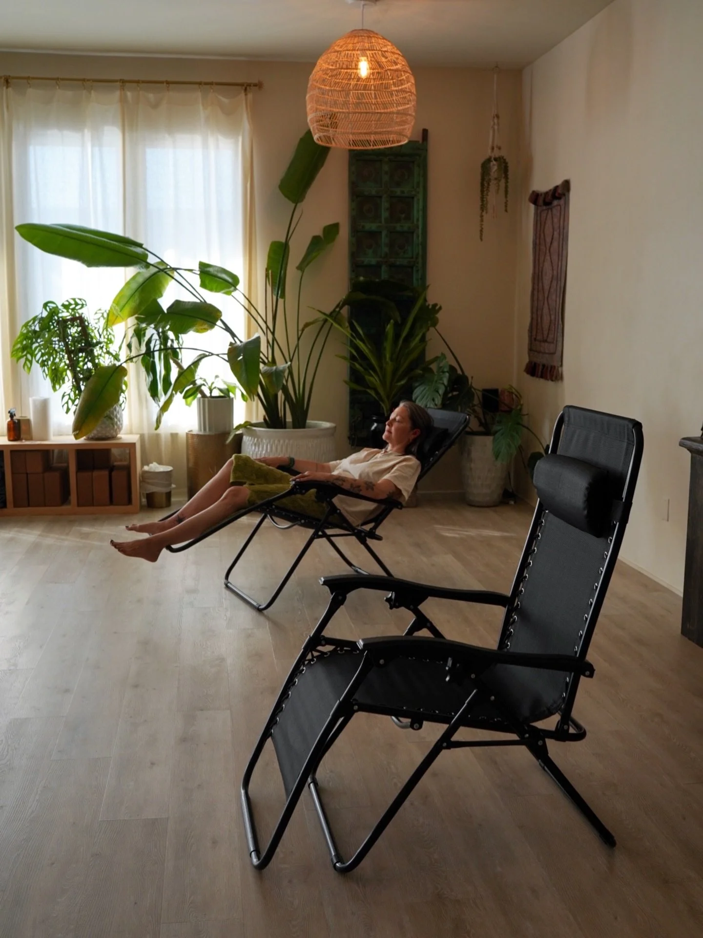 Community Acupuncture is back, baby! Just in time before we descend into flu season. Give your immune system a boost or receive support in managing overall stress.

Join Licensed Acupuncturist Meg Hardey this Sunday, October 18th from 12-3pm.Relax an