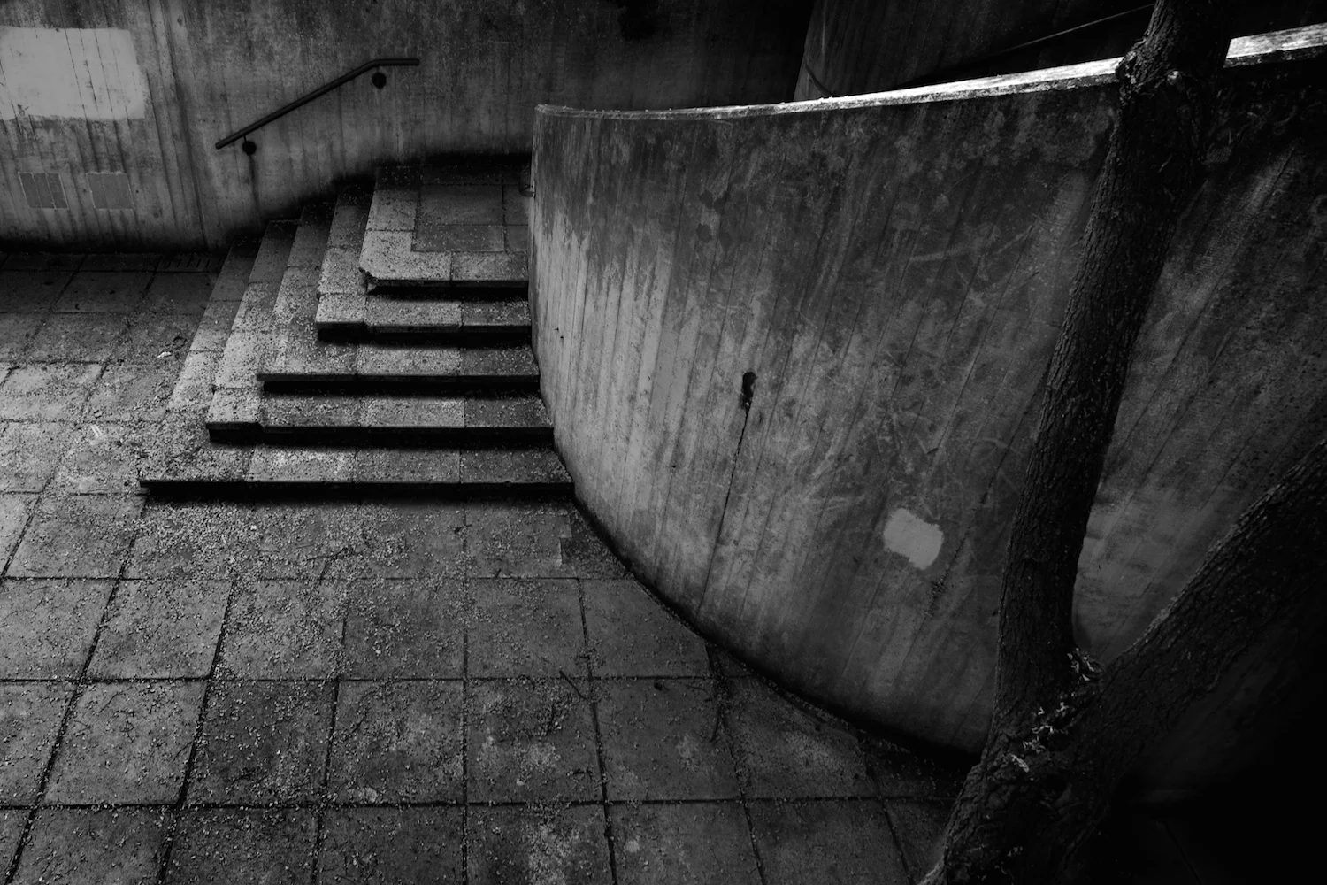 Concrete squares and smooth curves.