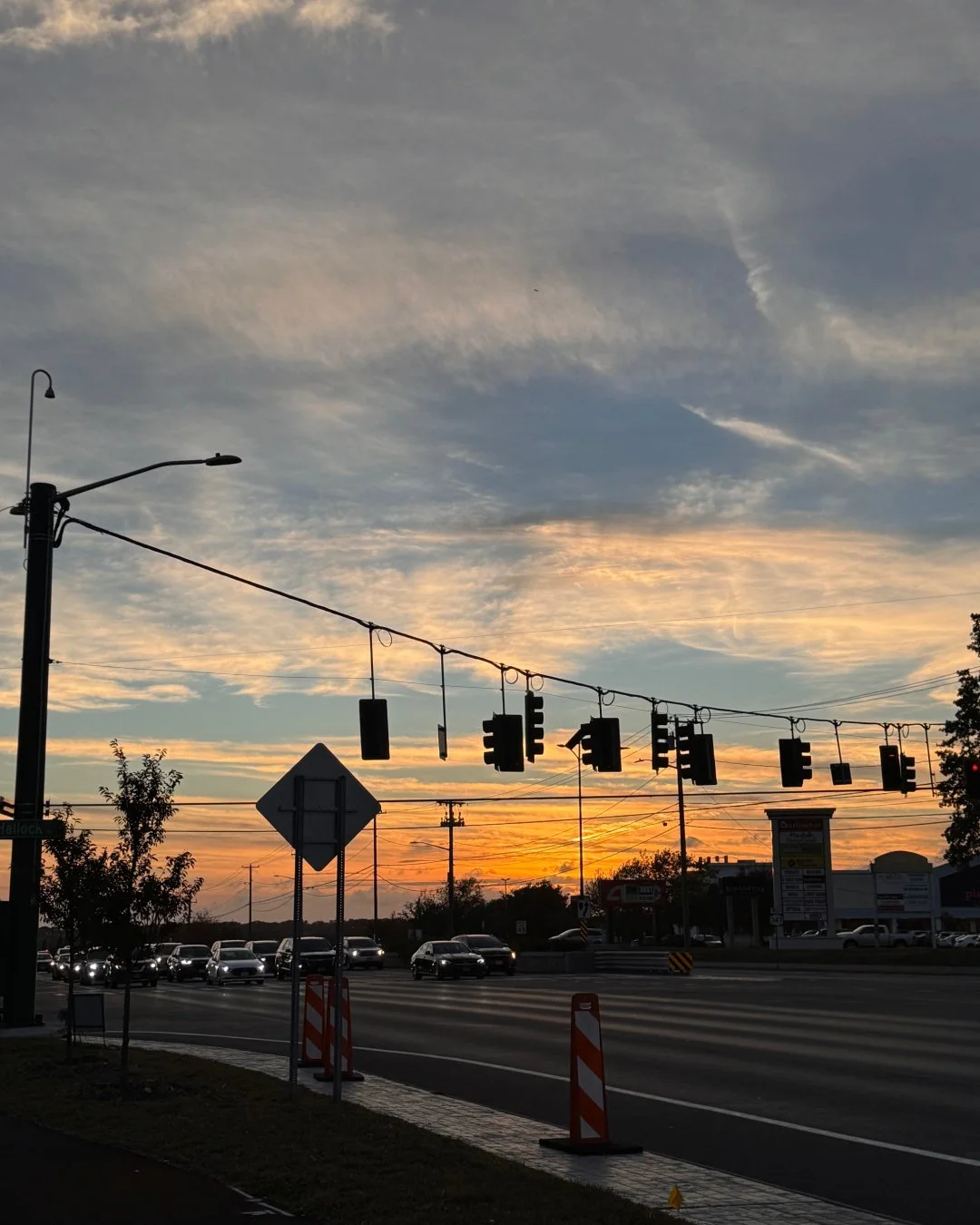 Trying to catch how quickly a day can disappear.
#Sunset #DailyInspiration