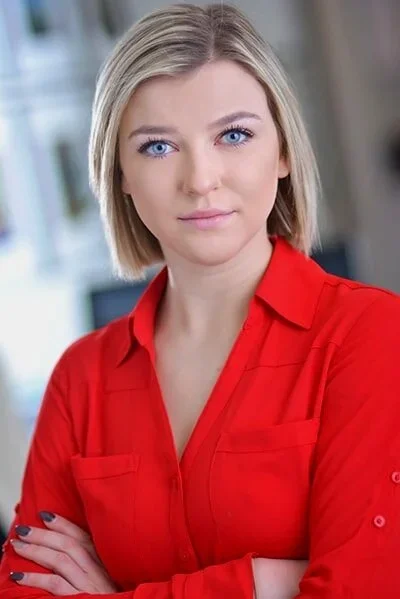 Female with great eyes in a picture of herself 