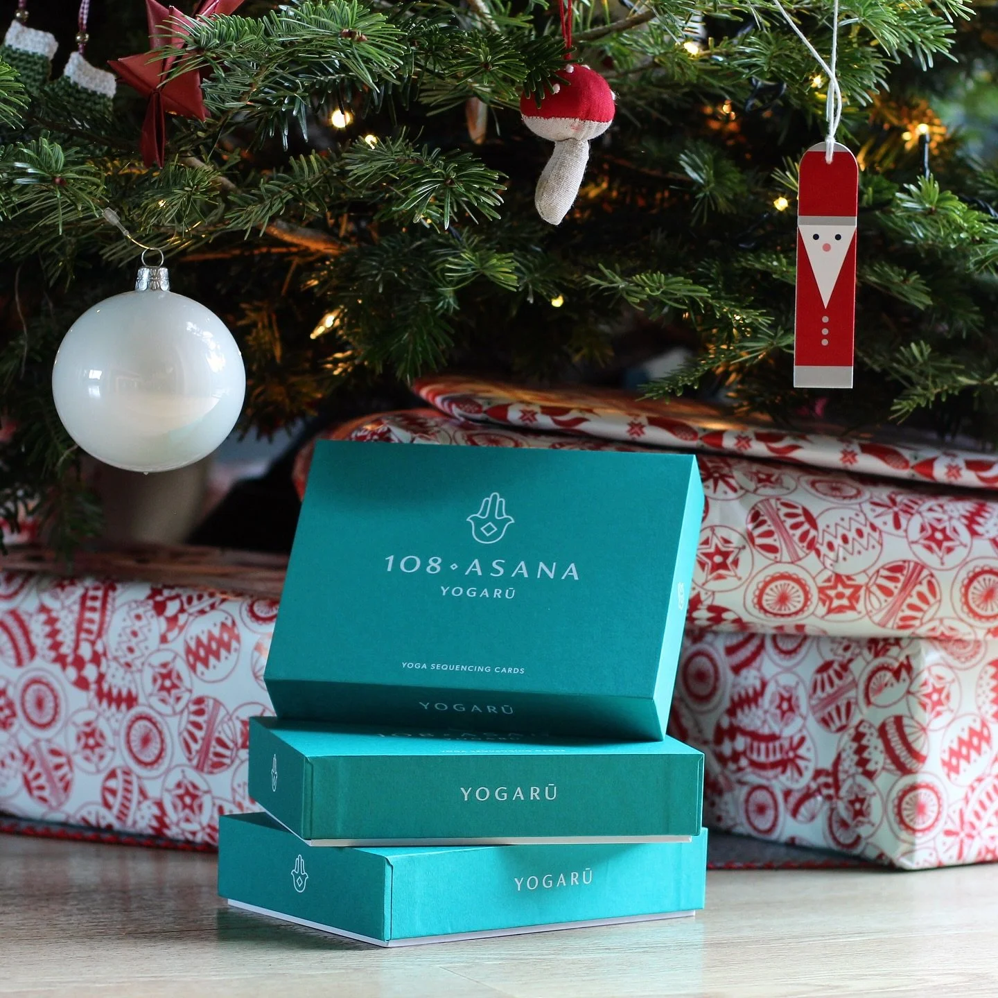 YOGA MADE EASY THIS CHRISTMAS. 🎄 
Give the gift of a yoga practice - the perfect Christmas pressie!🎅🏻 ✨

My Asana Cards are the most extensive set on the market, giving you endless variety to build a practice you truly love. Plus, you&rsquo;ll fin