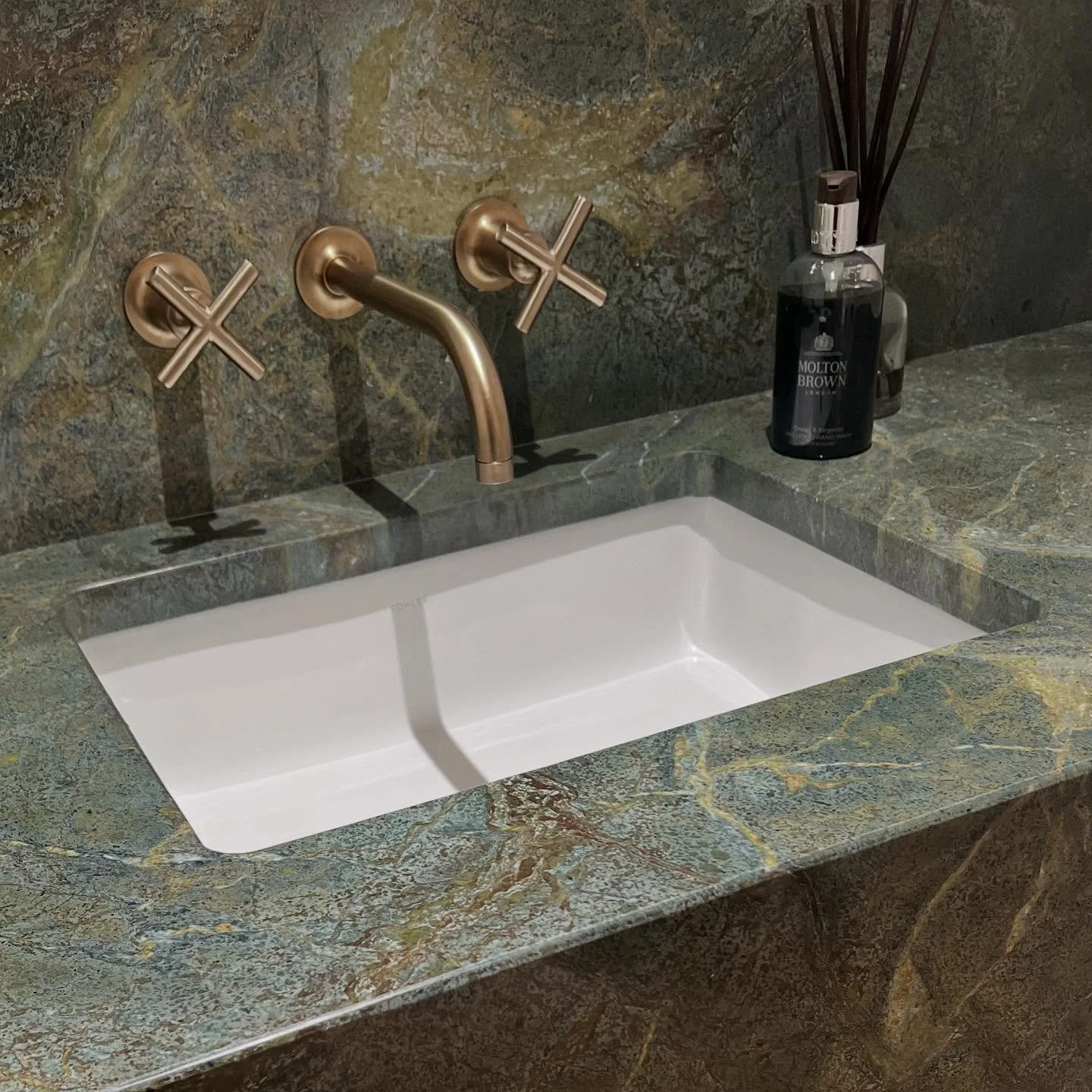 A statement powder room starts with a unique color. This vibrant green fits right in at this earthy, modern gem set along the Saugatuck River. 

@marybethwoodsarchitect 
@samdevelopmentct 

#statementpr #statementpowderroom  #uniquedesign #greenpowde