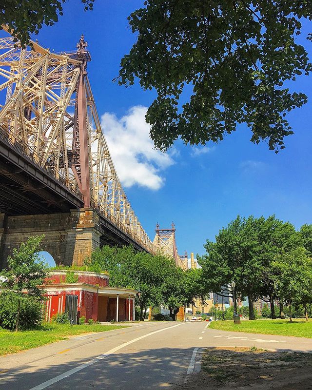 Hot beautiful midsummer day in sweet Queens: so many cool places (plus places to stay cool!) along bustling Queensboro Plaza and in beautiful Queensbridge Park. Are you ready for the heatwave? Today is Day One, Queens!
.
.
#queens #seequeens #itsinqu