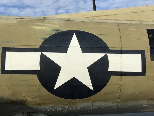 b-17-2825346_640.jpg