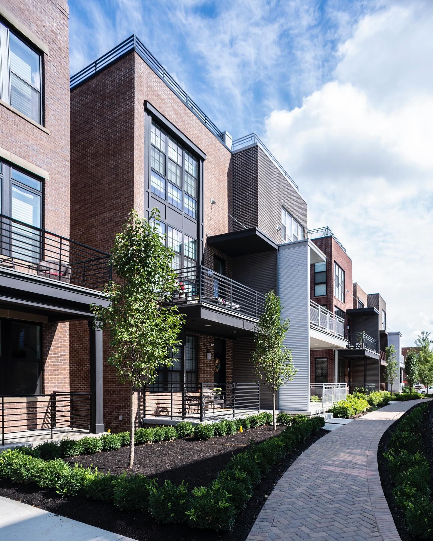 #TBT Jeffrey Park walk-up apartments facing the community green space 🌳.
&bull;
&bull;
&bull;
&bull;
#bbcodesign #architecture #interiors #interiordesign #design #bbco #columbus #minorityfirm #womanowned #columbusarchitecture #efficientdesign #creat