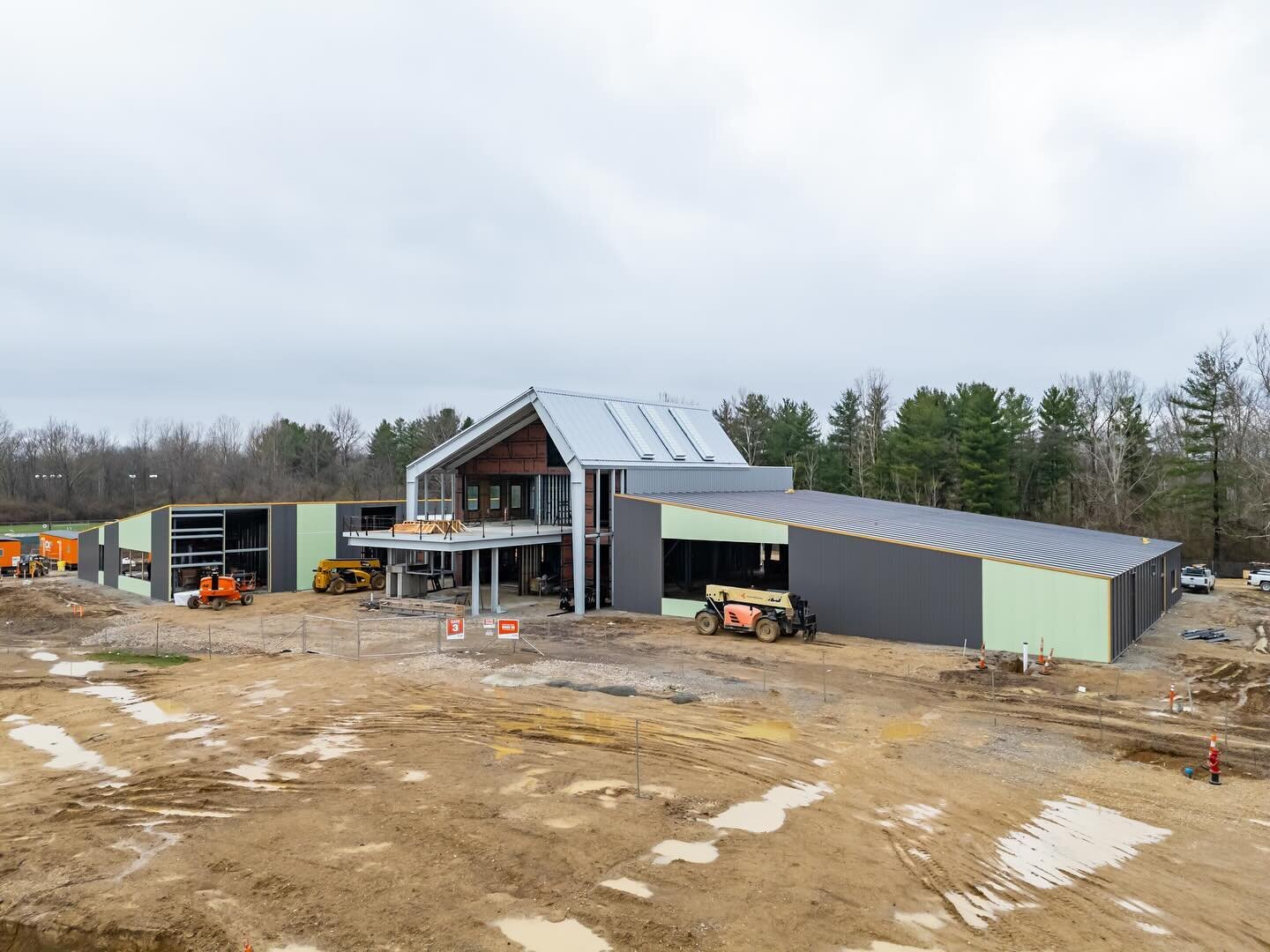 🏗️ We&rsquo;re making progress at Camp Ken Jockety! Swipe left to see the most recent construction updates on @girlscoutsoh STEM Leadership Center + Maker Space. 🔨
&bull;
&bull;
&bull;
&bull;
&bull;
#bbcodesign #architecture #interiors #interiordes