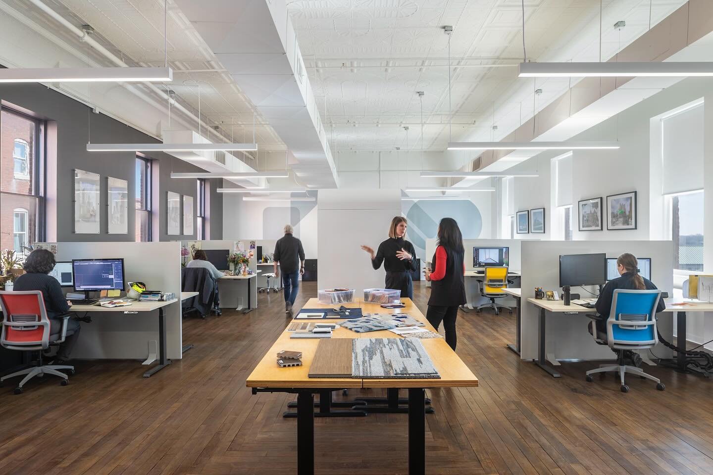 Showcasing our fifth-floor office space in downtown Columbus, designed to inspire collaboration and creativity. It contains open spaces and communal meeting areas for our team, as well as private, sound-proof meeting booths.
&bull;
&bull;
&bull;
&bul