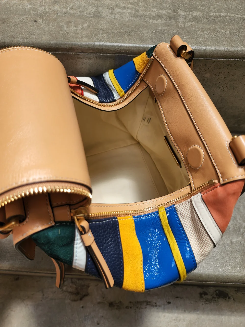 Tory Burch Multicolor Handbag — City Opera Thrift Shop display picture 3