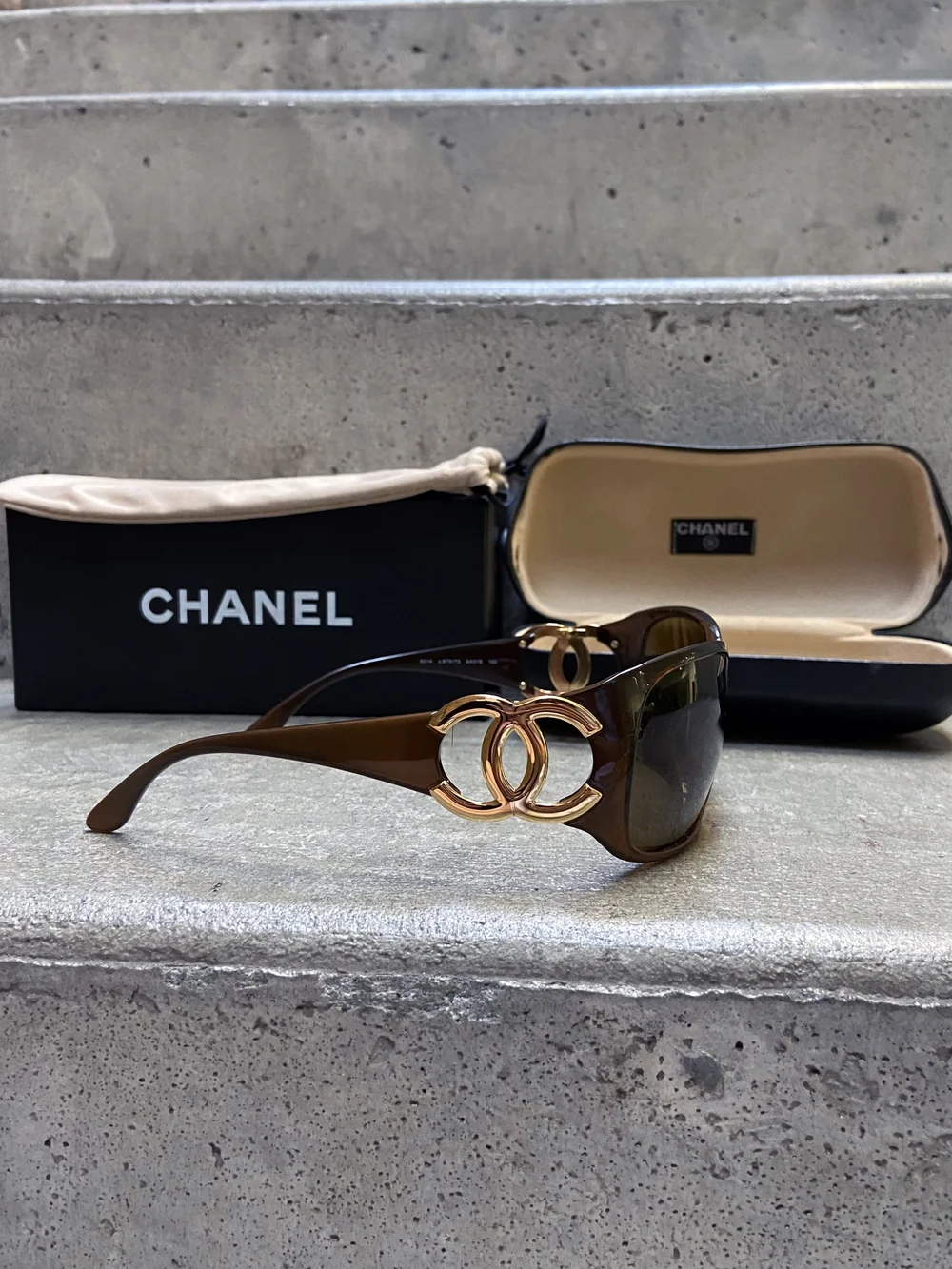 Chanel Sunglasses — City Opera Thrift Shop display picture 2
