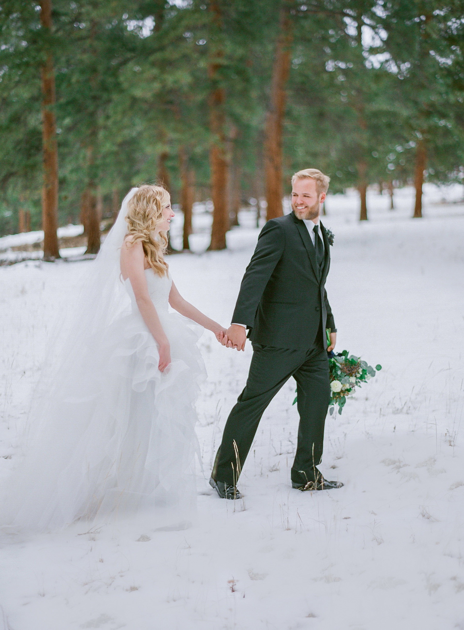  Winter Wedding in Estes Park, Colorado | Della Terra Mountain Chateau | Reem Acra Eliza Wedding Dress | Photography by Shannon Von Eschen 