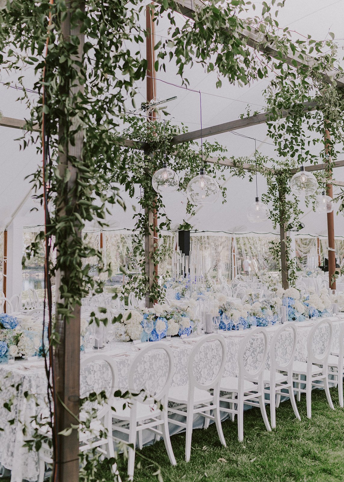  reception white florals blue delphiniums detail  
