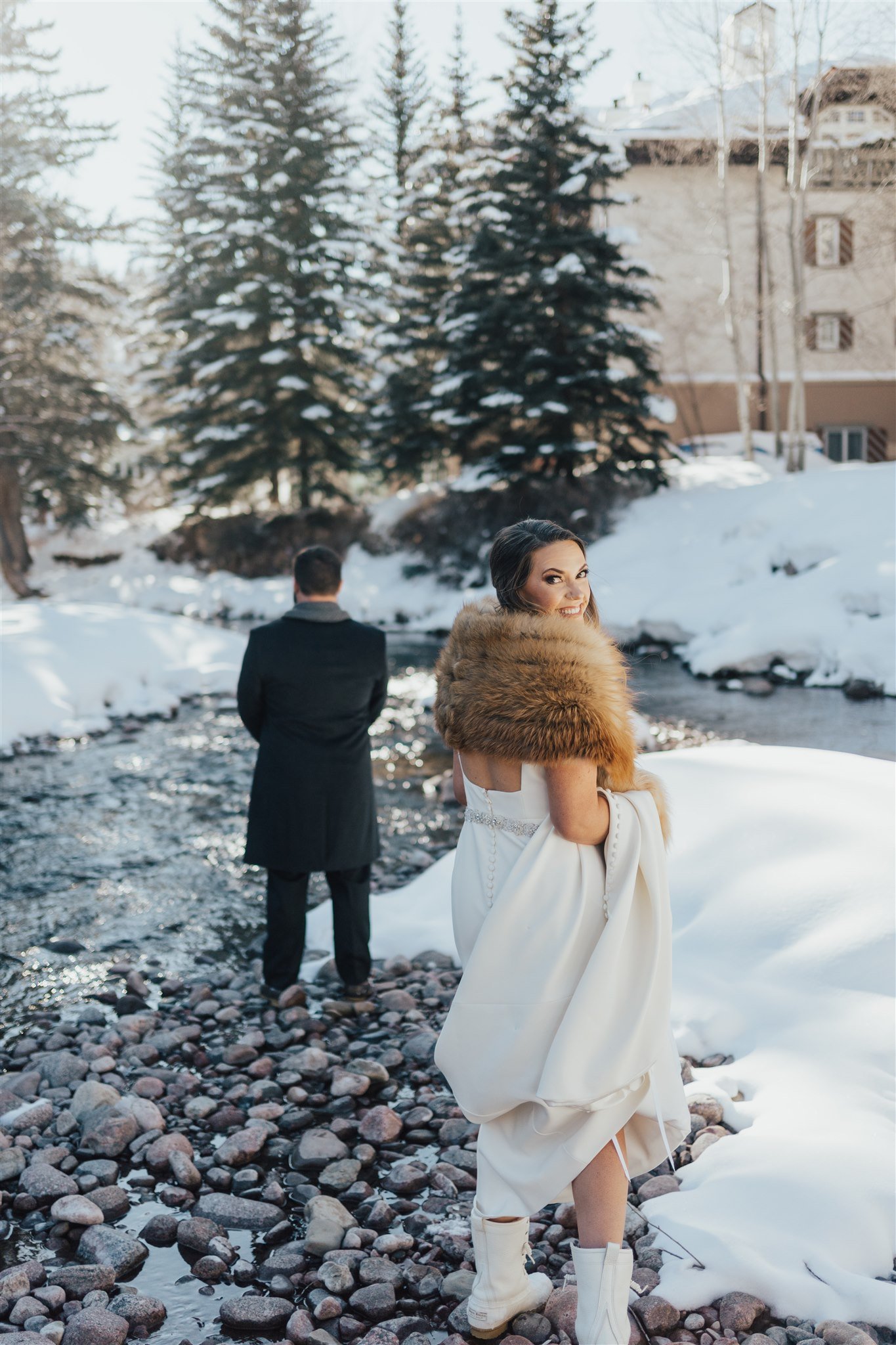  first look winter wedding fur stole Anne Barge 