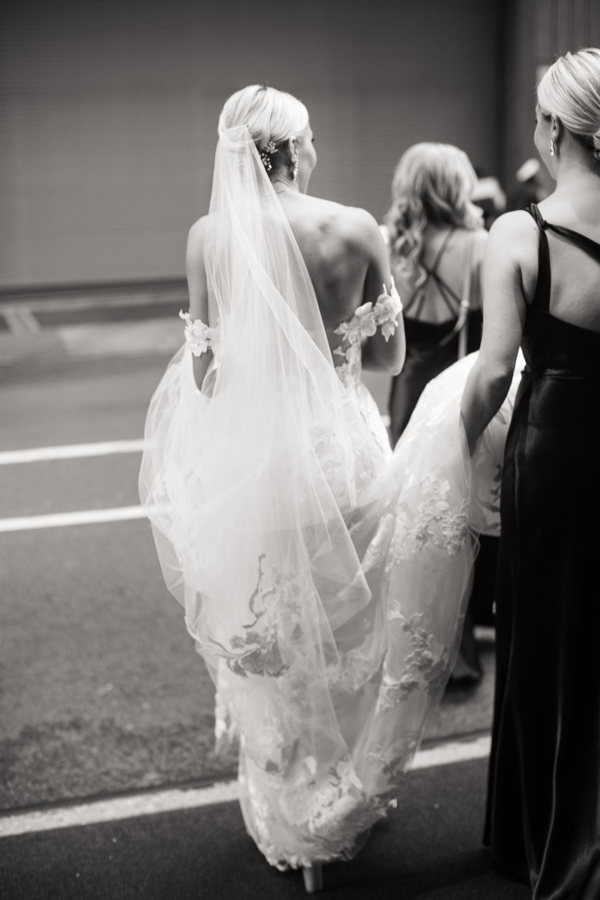  NYC wedding dramatic veil monique l’huiller 