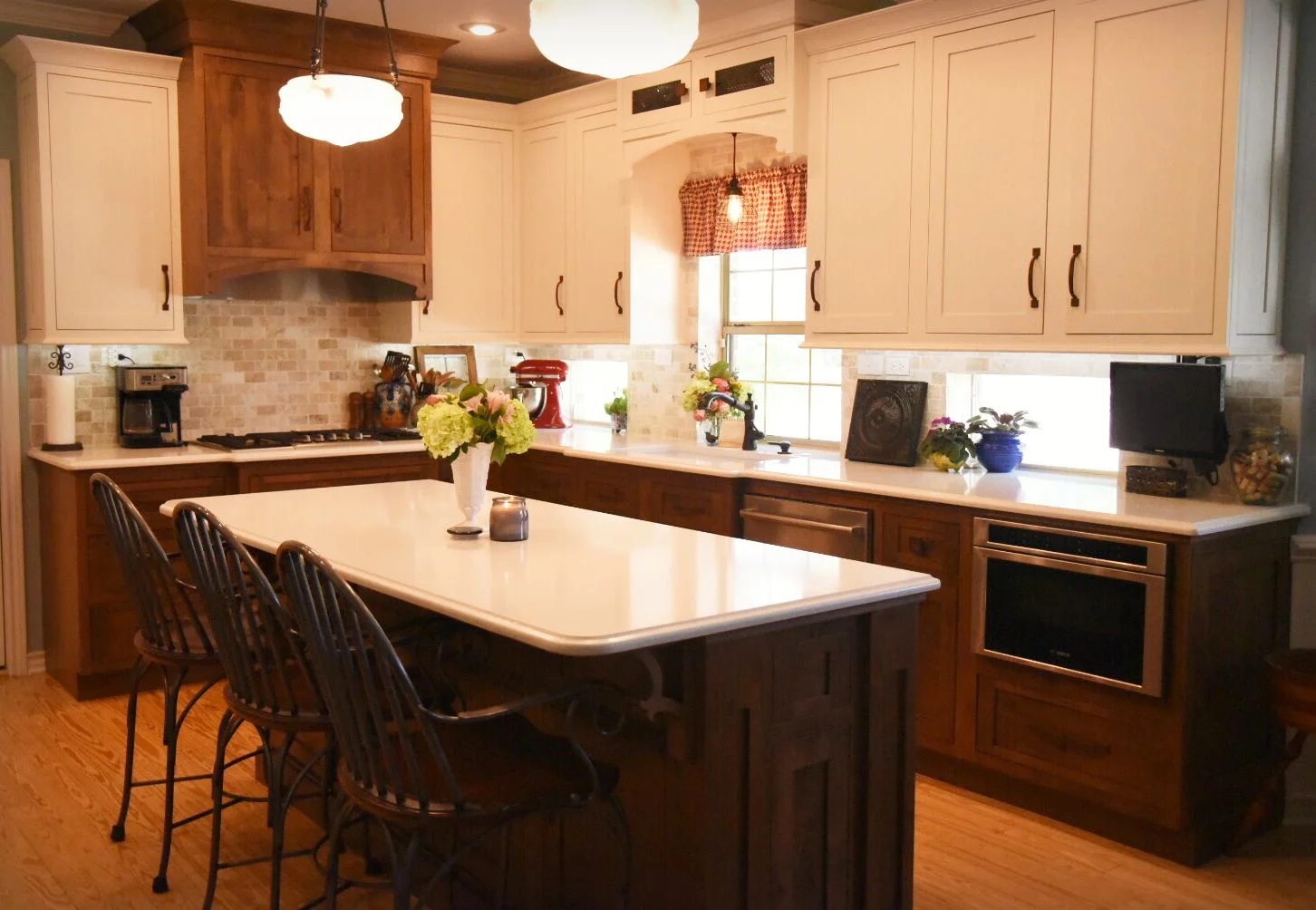 We supplied the Shiloh cabinetry, quartz countertops, tile backsplash, Bosch appliances, Hoshizaki ice maker, and Soci sink.
