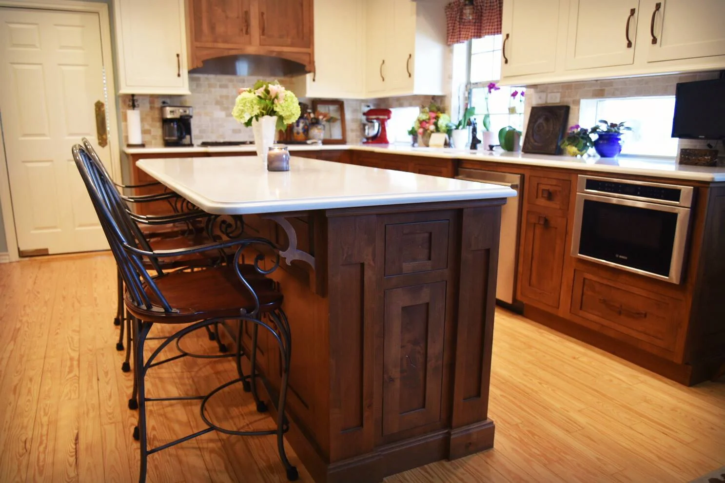 We supplied the Shiloh cabinetry, quartz countertops, tile backsplash, Bosch appliances, Hoshizaki ice maker, and Soci sink.