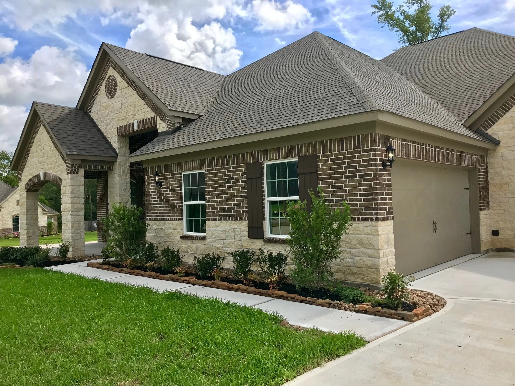 Whether you&rsquo;re a contractor building at scale or a homeowner looking for curb appeal that lasts, consider Red River Brick.  Now available from Red River Lumber.

Texarkana: (903) 793-0038
Idabel: (580) 407-5627

📸 Fossil Creek

#redriverlumber