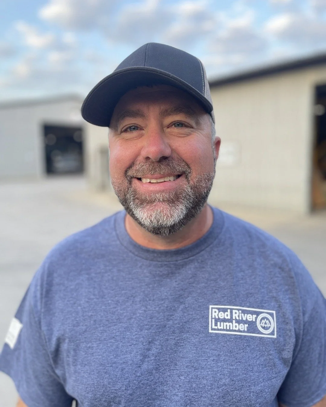 Congratulations to Brad Bevers on 25 years of service with Red River Lumber! 
He consistently goes above and beyond to take care of our customers and support his fellow team members.

We appreciate the example he sets every day.

Please join us in co