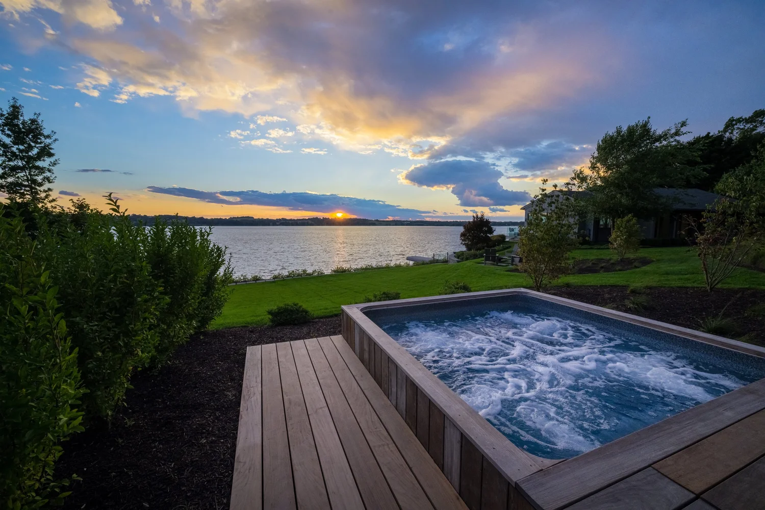 Waterfront Luxury Estate — photograph 19