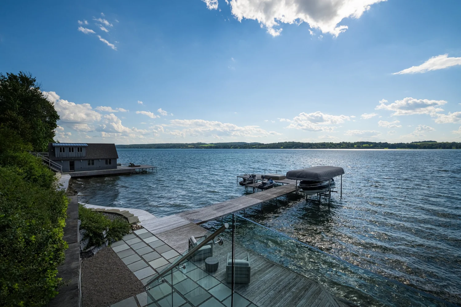 Waterfront Luxury Estate — photograph 45