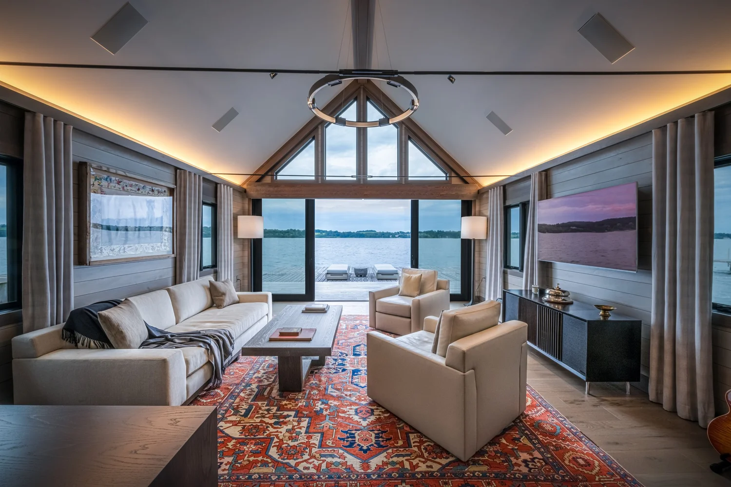 Waterfront Luxury Estate — photograph 39