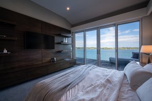 Waterfront Luxury Estate thumbnail 17