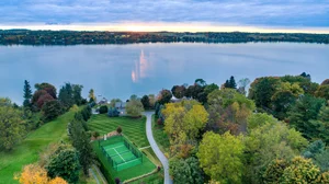 Waterfront Luxury Estate thumbnail 3
