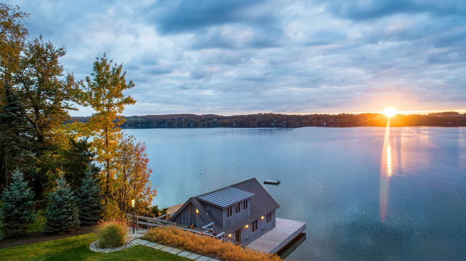 Waterfront Luxury Estate — photograph 47